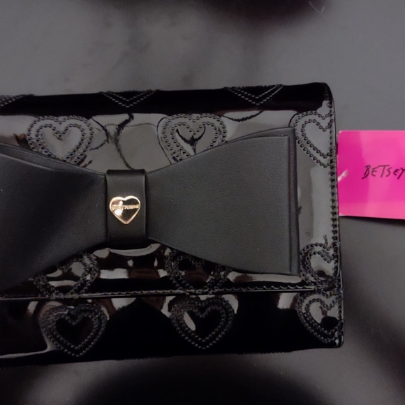 NWT🩷🖤🎉Betsey Johnson clutch/crossbody bag🩷🖤🎉 - Picture 3 of 16